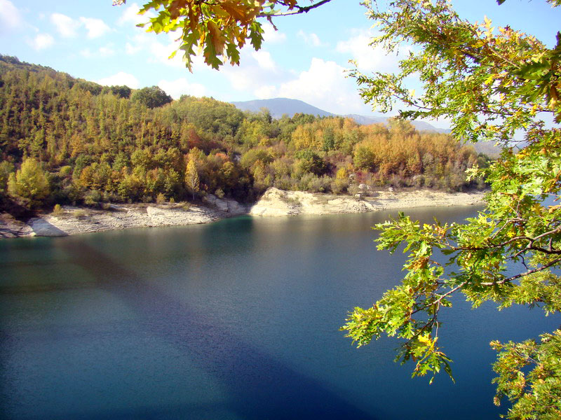 Un giro intorno al Lago del Salto